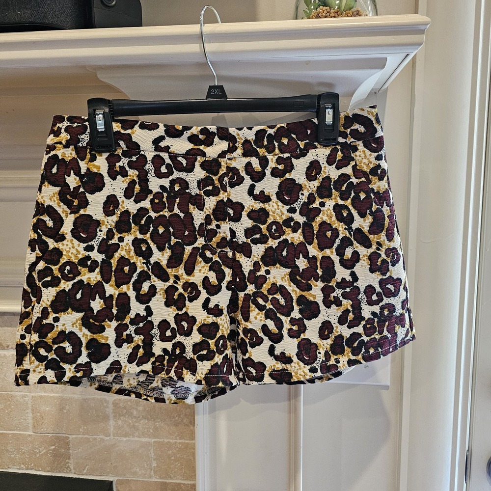 Very J womens Size Large Shorts Leopard Print NWT